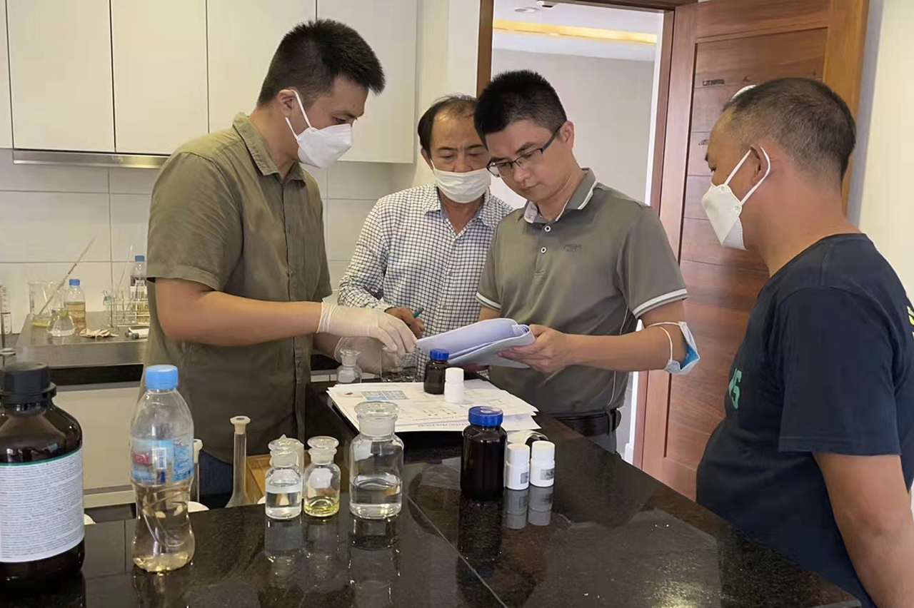 柬埔寨环境部实验室副主任同EPIAC学习交流水质快速检测仪